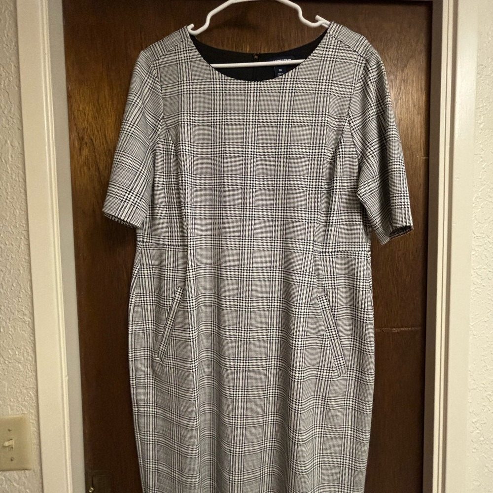 Lands’ End dress, black & white, very nice, NWOT